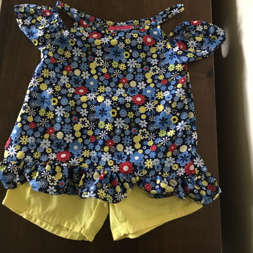 Cold shoulder outfit size 2T